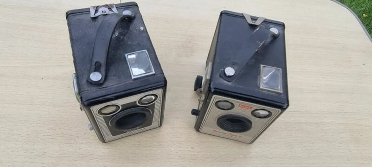 Two vintage Kodak Brownie box cameras - Image 4