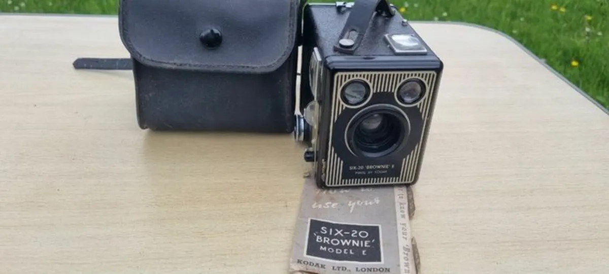 Vintage Kodak Brownie six -20 model E camera - Image 1