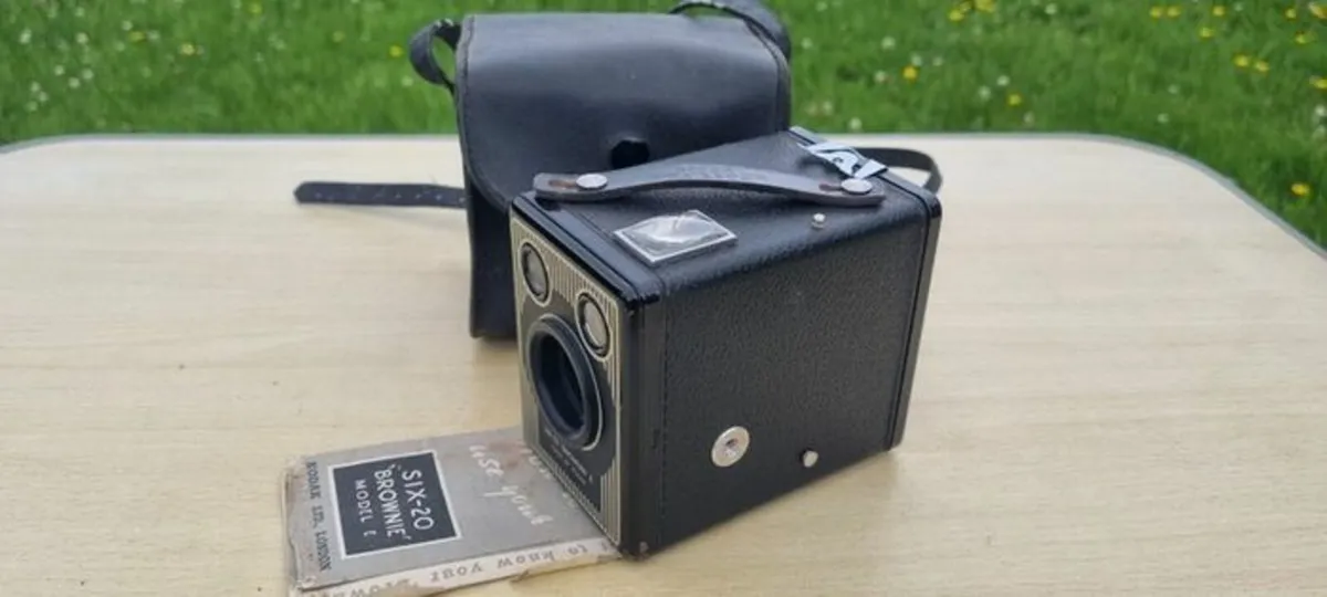 Vintage Kodak Brownie six -20 model E camera - Image 2