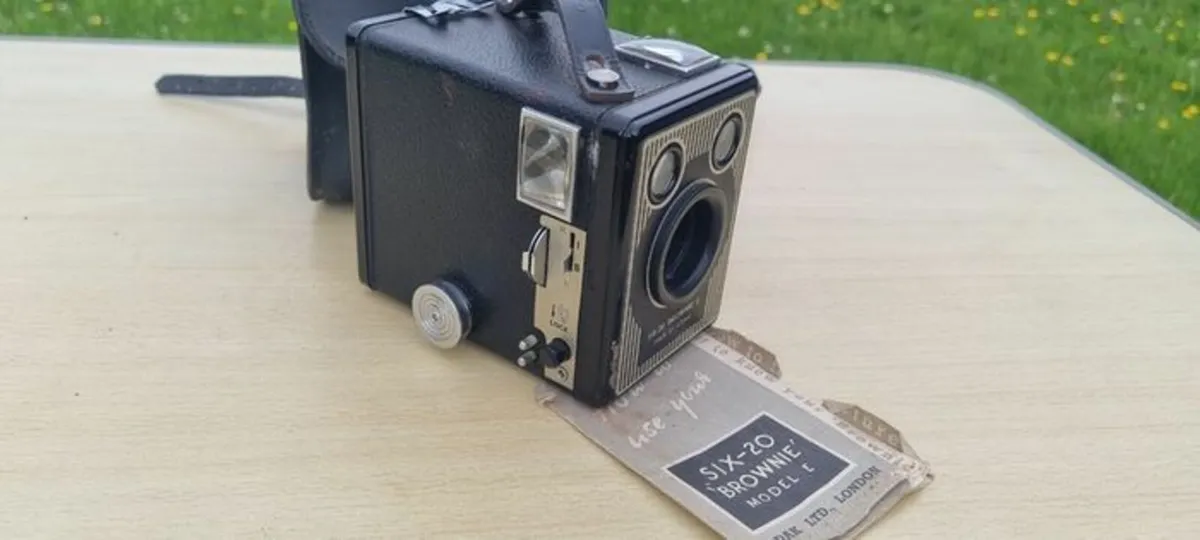Vintage Kodak Brownie six -20 model E camera - Image 3