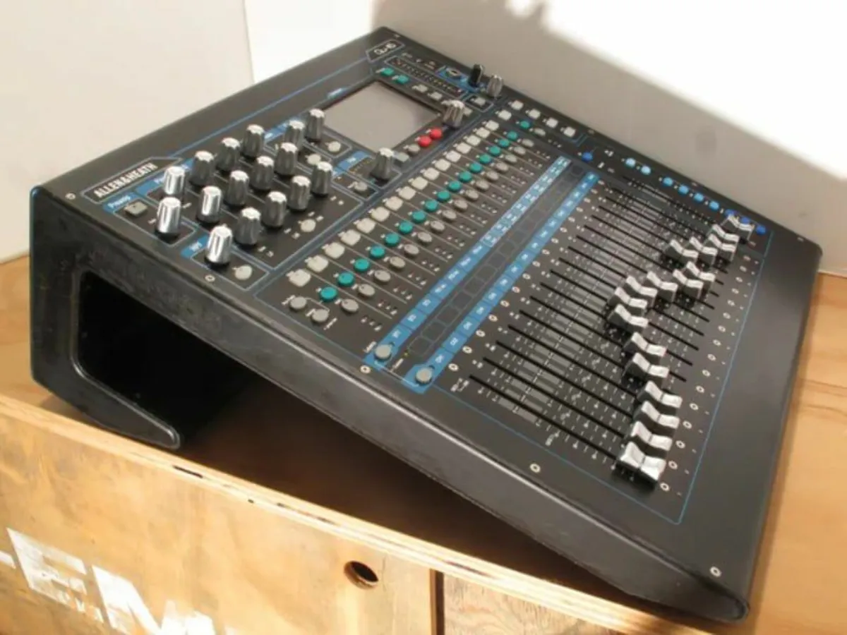 Allen & Heath Qu-16 digital mixing console - Image 4