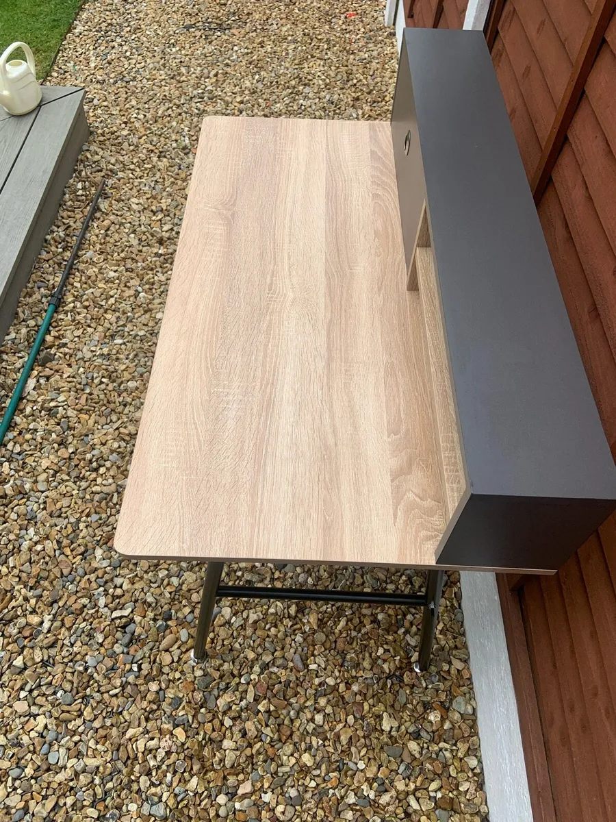 Desk - Image 3