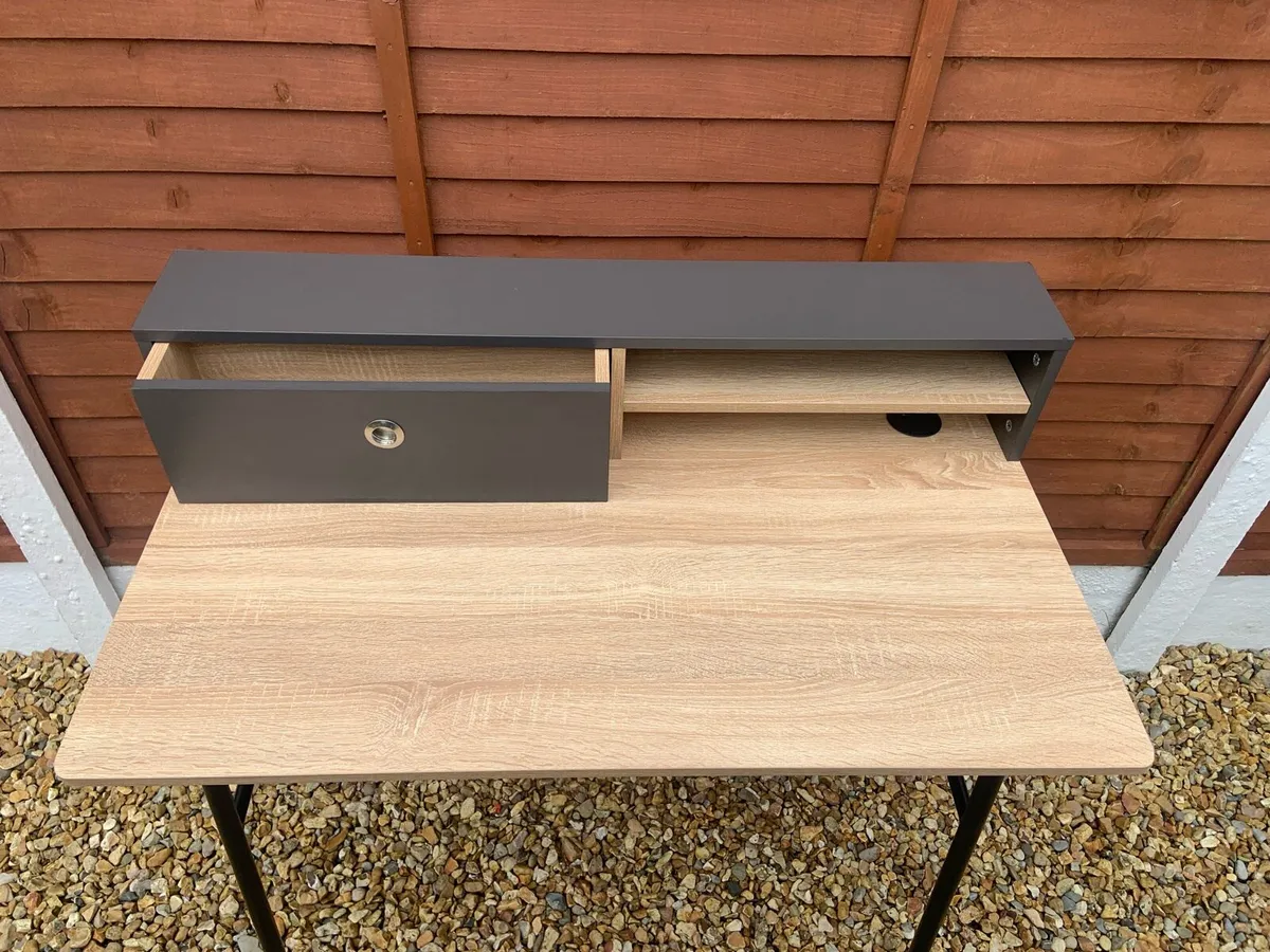 Desk - Image 4