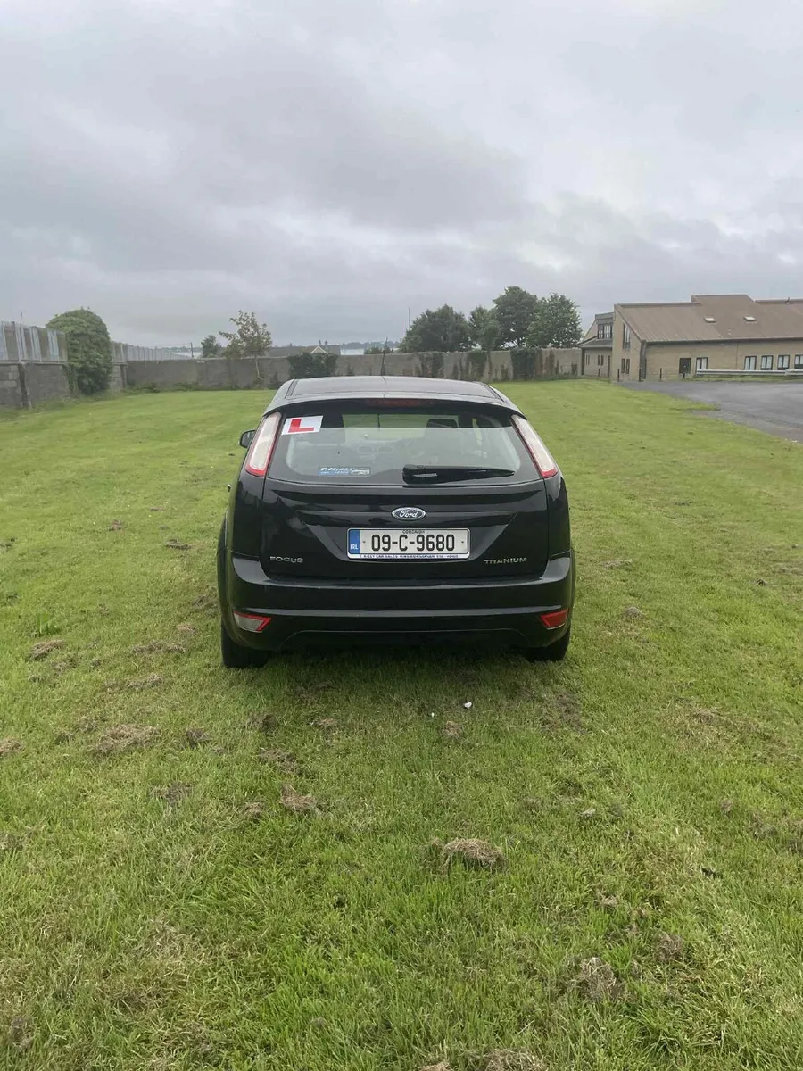 Ford Focus 2009 - Image 2