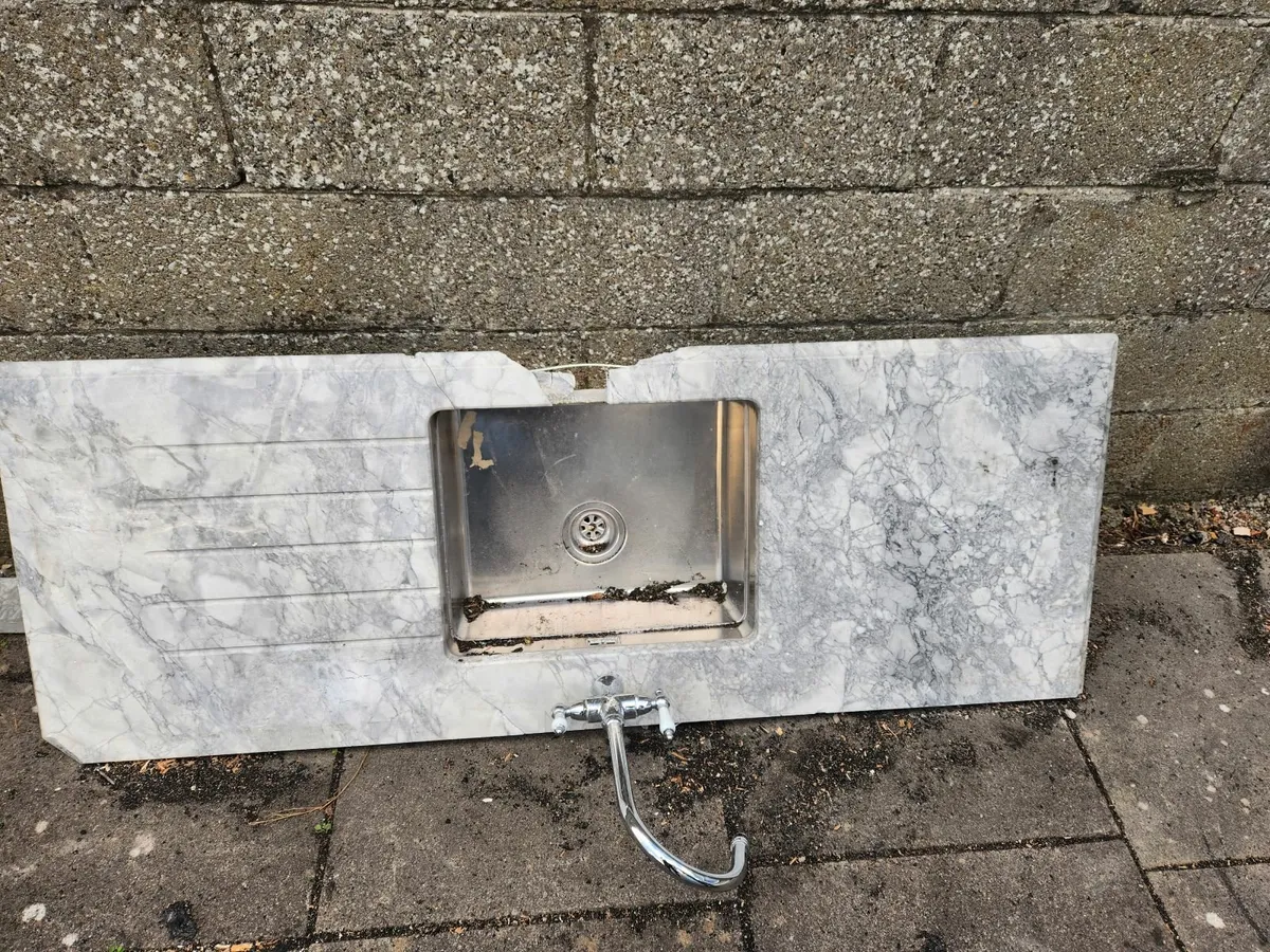 Kitchen sink with granite top - Image 1