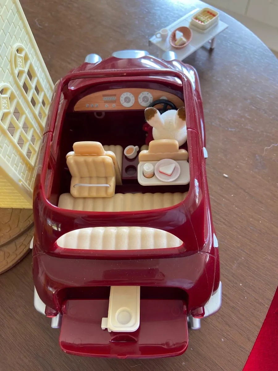 Sylvanian family house and Car toys - Image 2