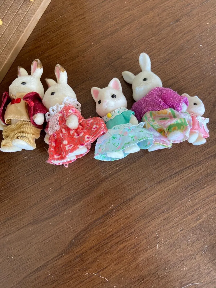 Sylvanian family house and Car toys - Image 3