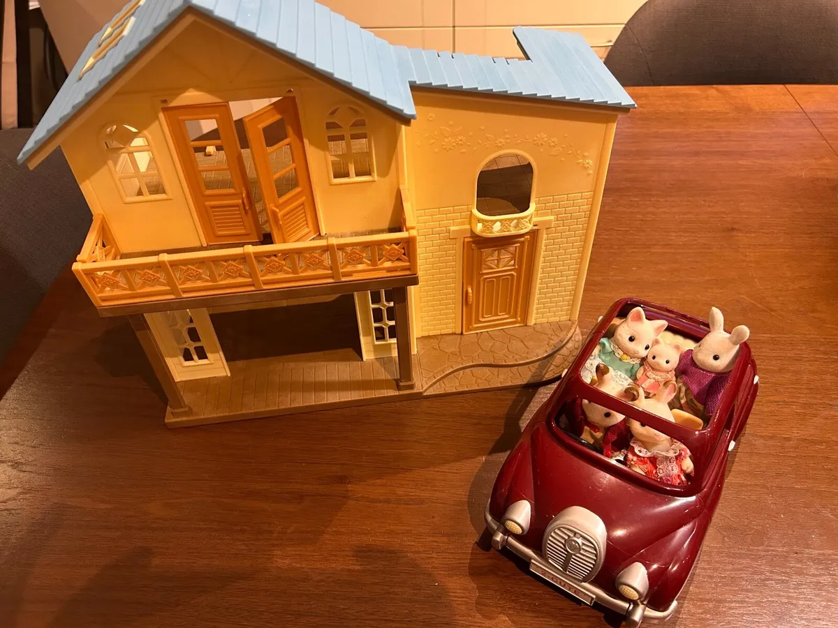 Sylvanian family house and Car toys - Image 1