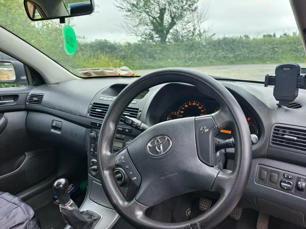 Toyota Avensis - Image 2