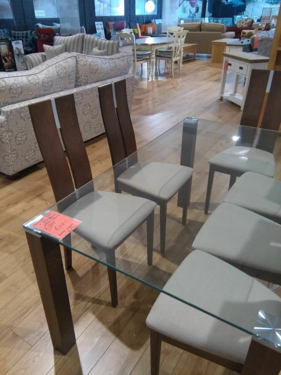 Table and 4 chairs - Image 1