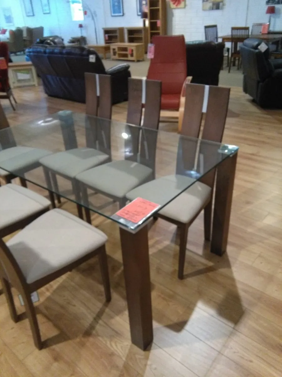 Table and 4 chairs - Image 2