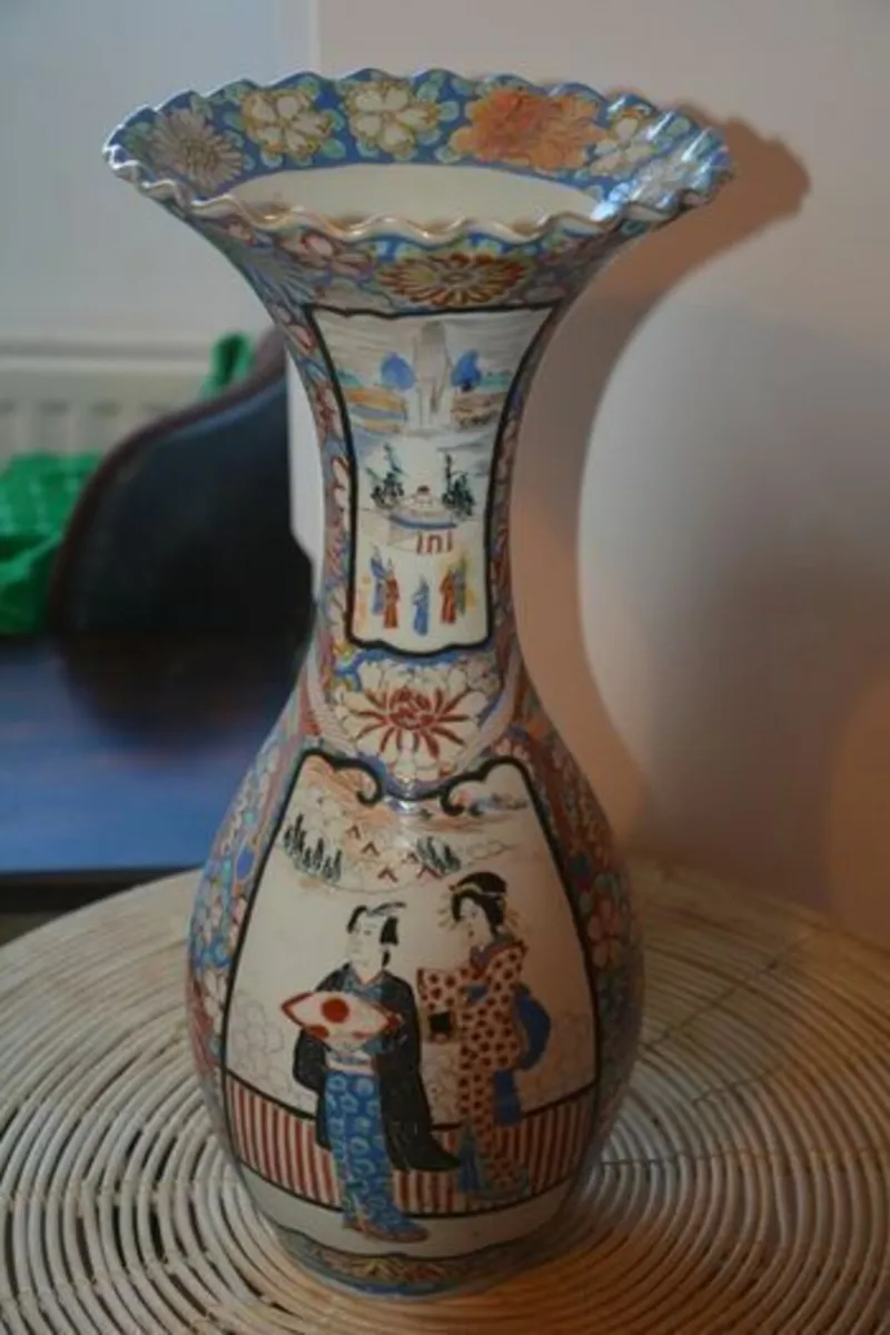 Large porcelain Japanese vase - Image 1