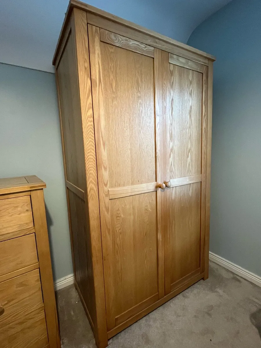 Bedroom furniture - Image 2