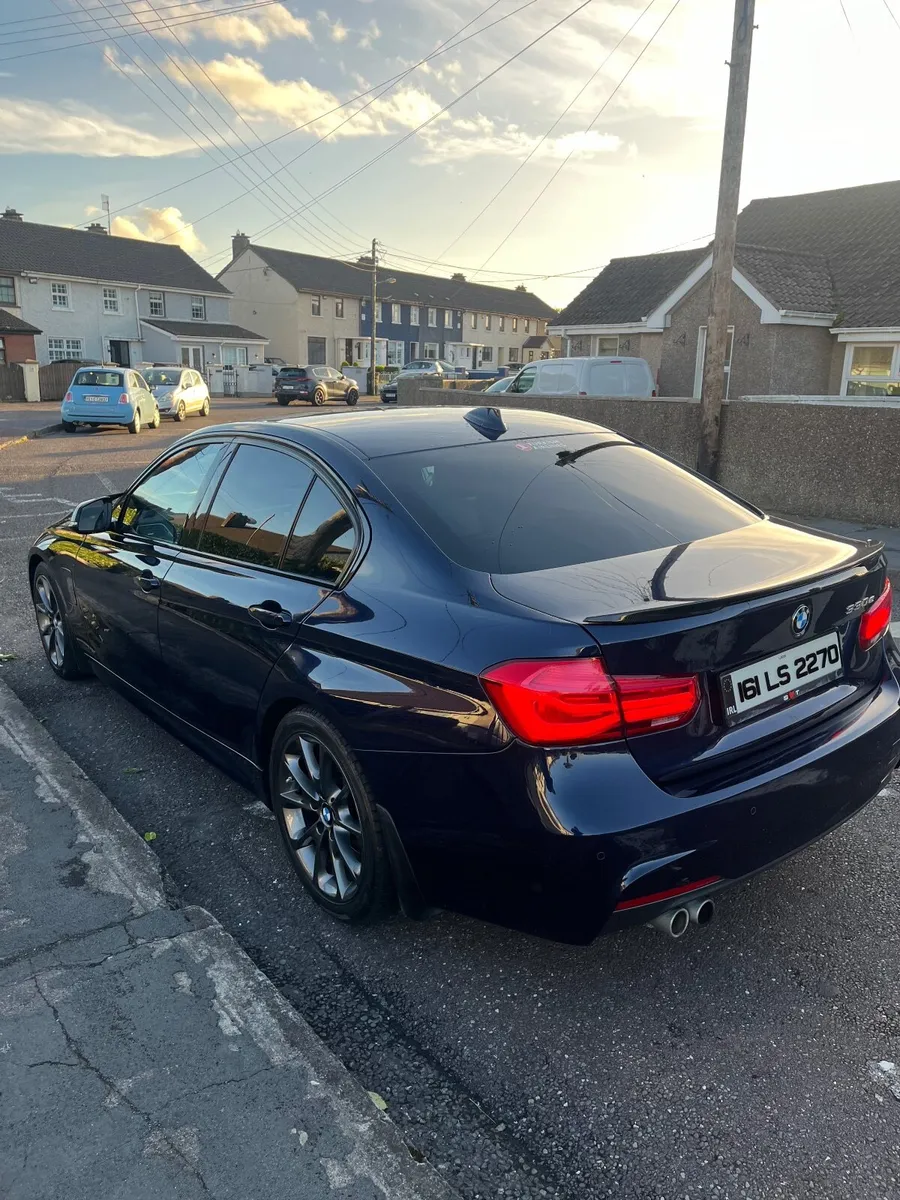 BMW 330e plug in Hybrid - Image 2