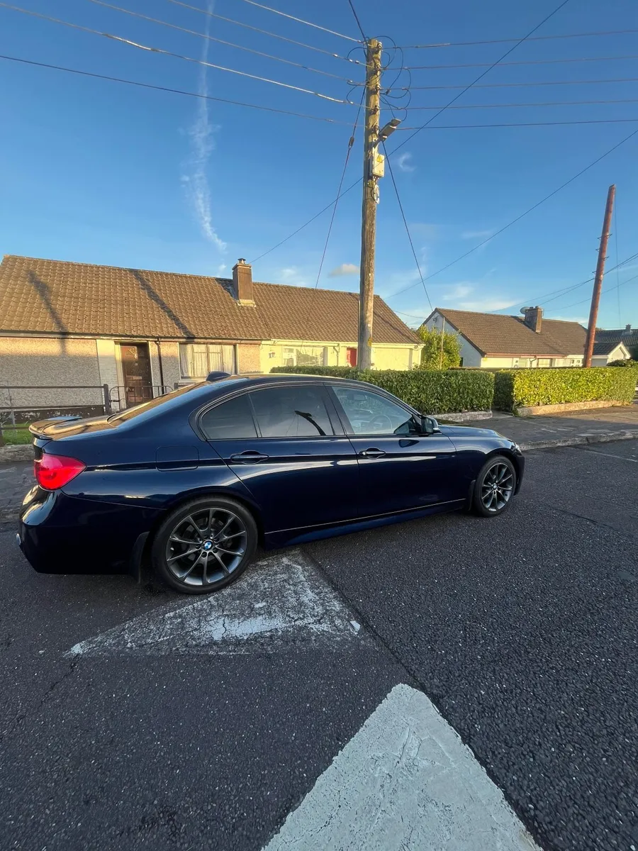 BMW 330e plug in Hybrid - Image 3