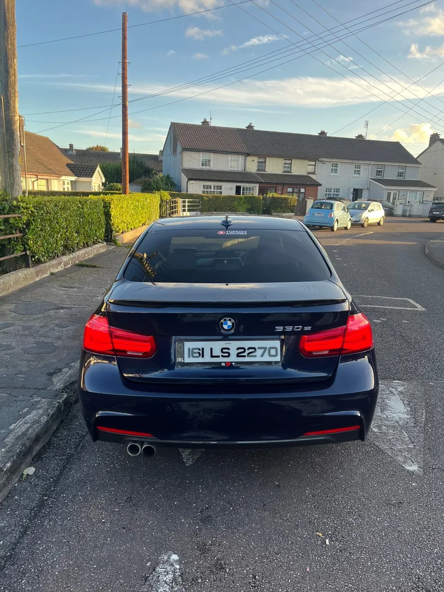 BMW 330e plug in Hybrid - Image 4