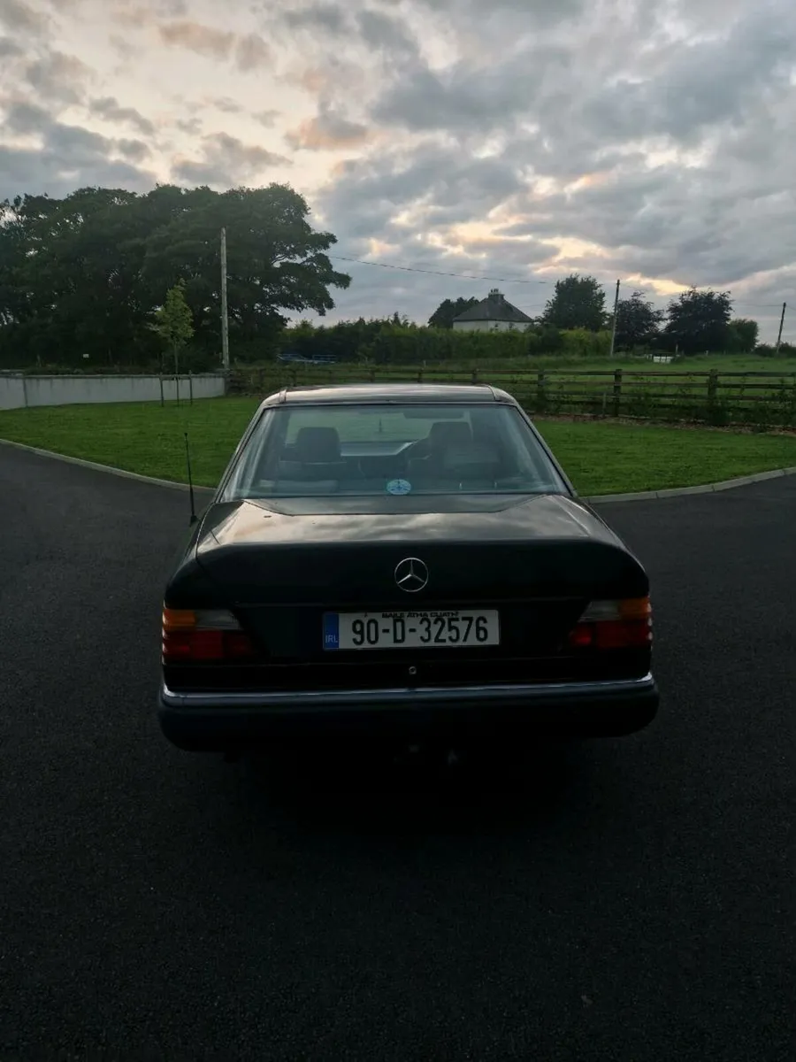 Mercedes w124 e200 - Image 4