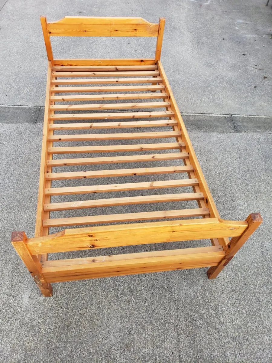 Single pine bed - Image 1