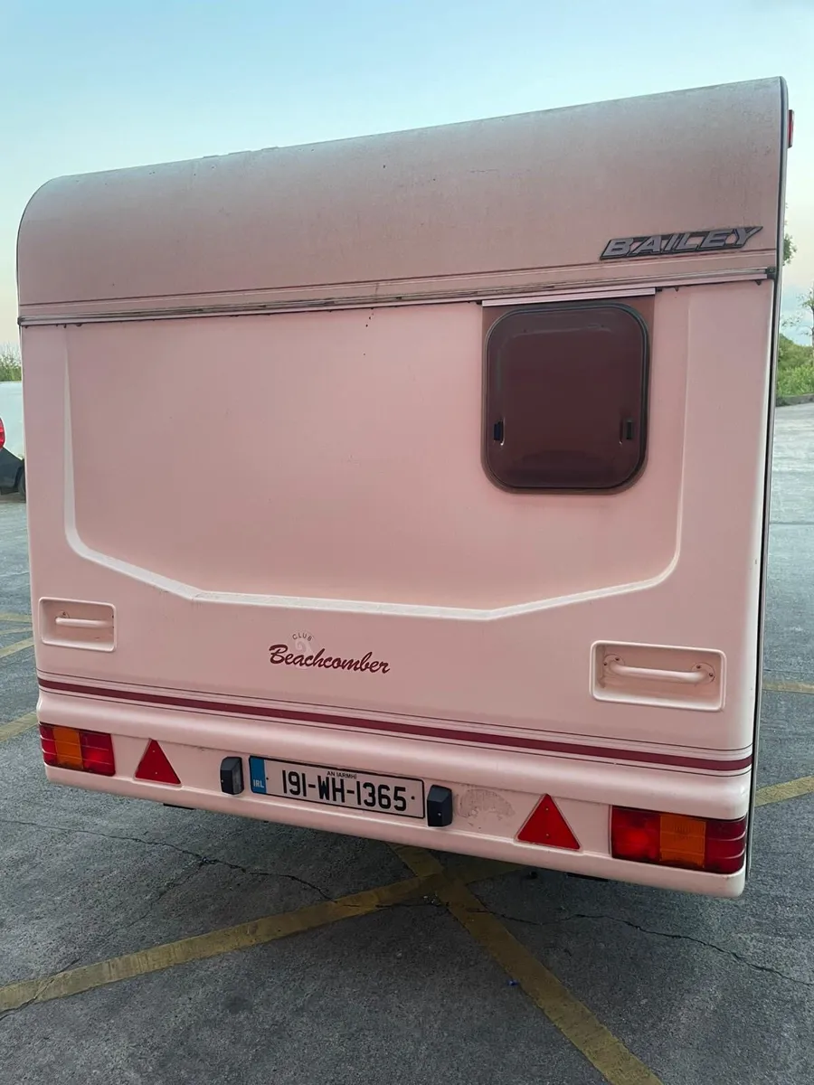Bailey 4/5 berth with Awning - Image 3