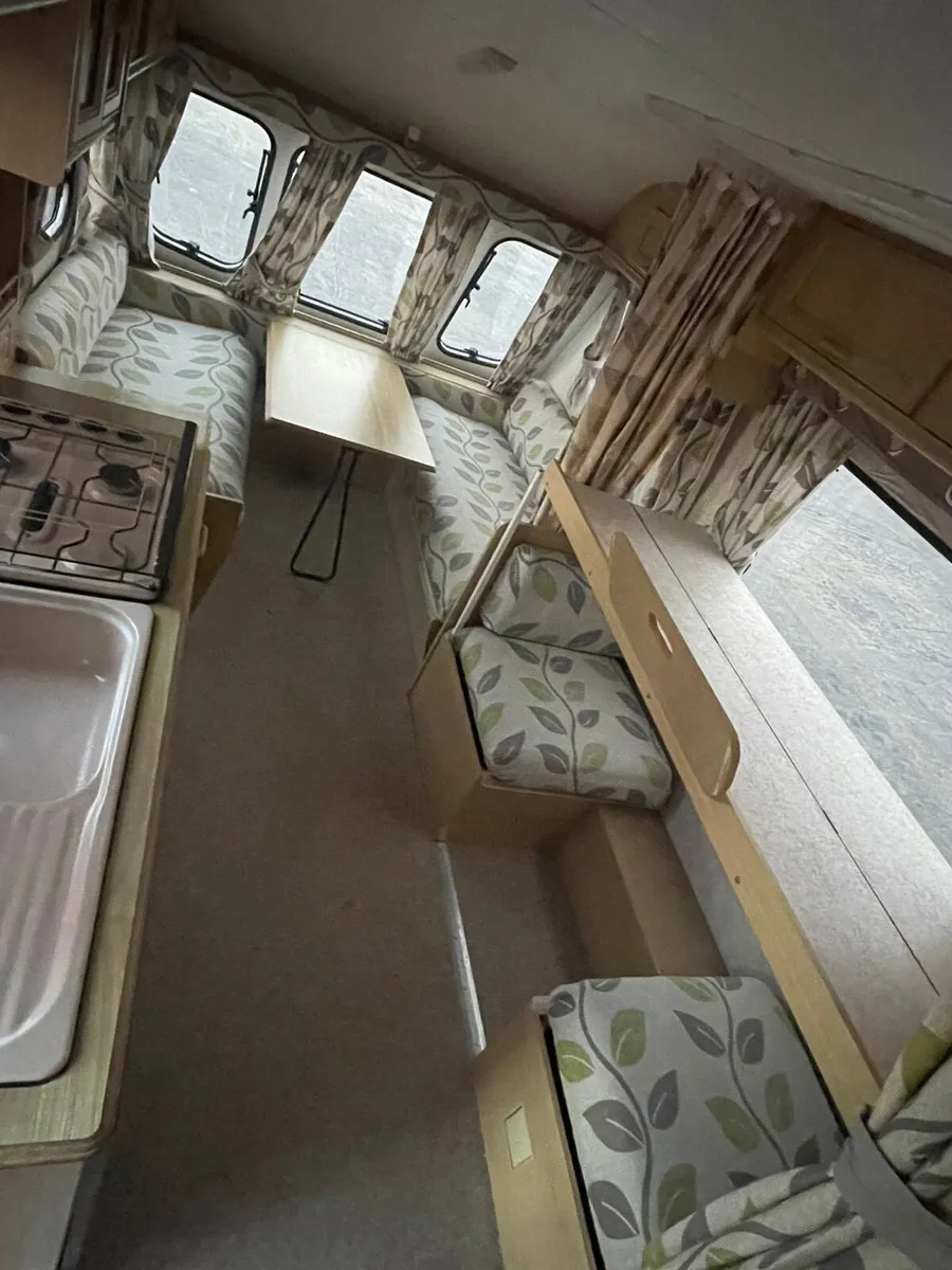 Bailey 4/5 berth with Awning - Image 4