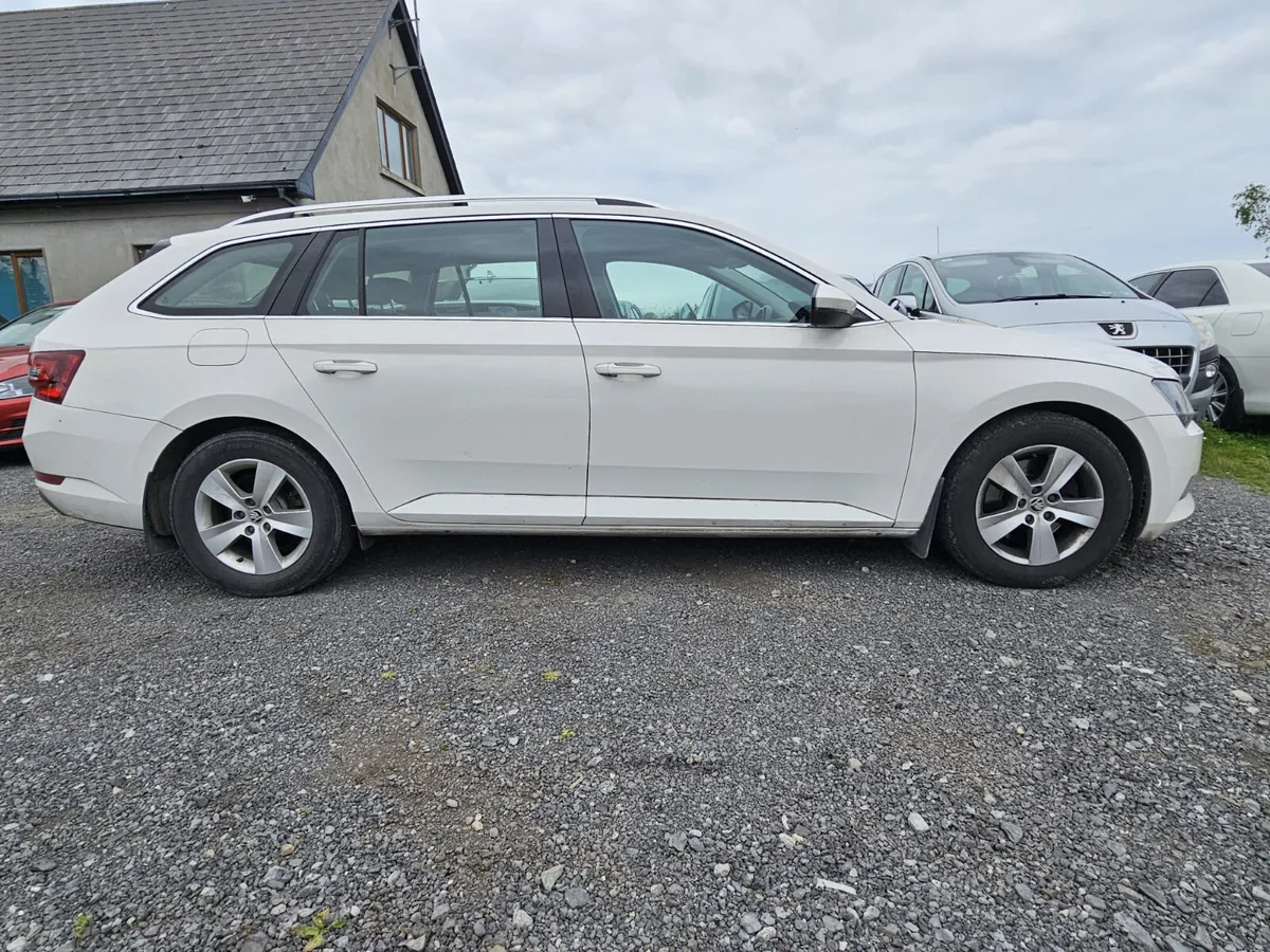 2019 skoda superb 2L diesel €8999 no offers - Image 3