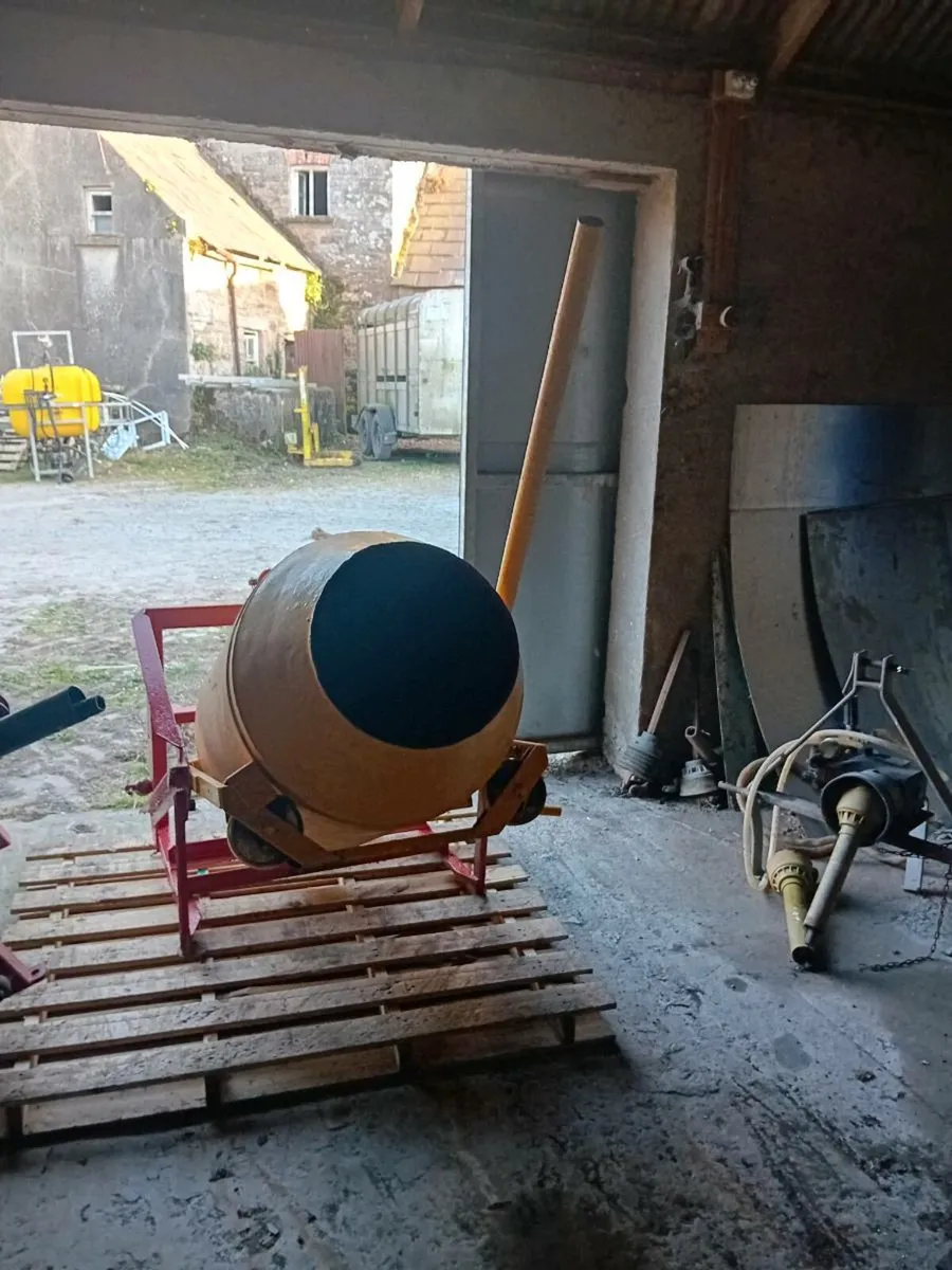 Teagle Tipmix tractor cement mixer 1960s - Image 3