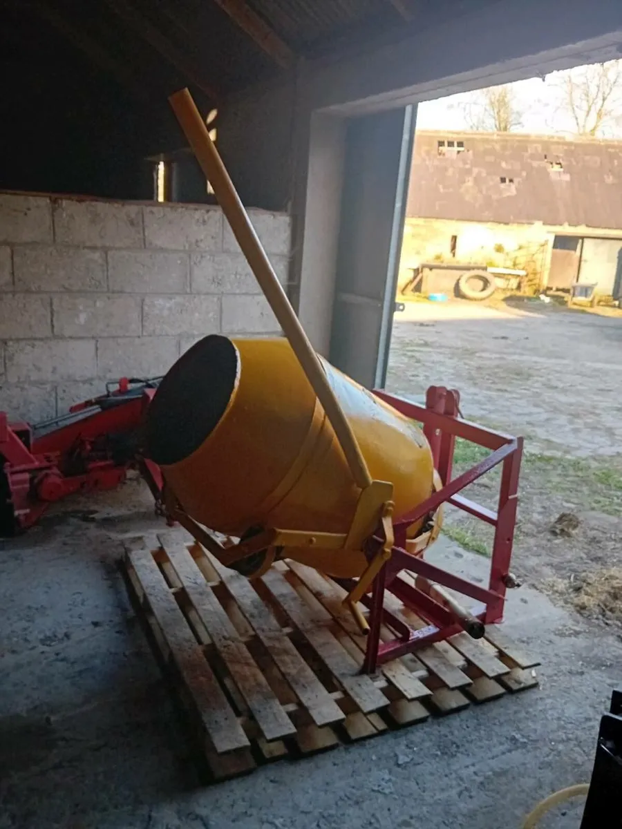 Teagle Tipmix tractor cement mixer 1960s - Image 4