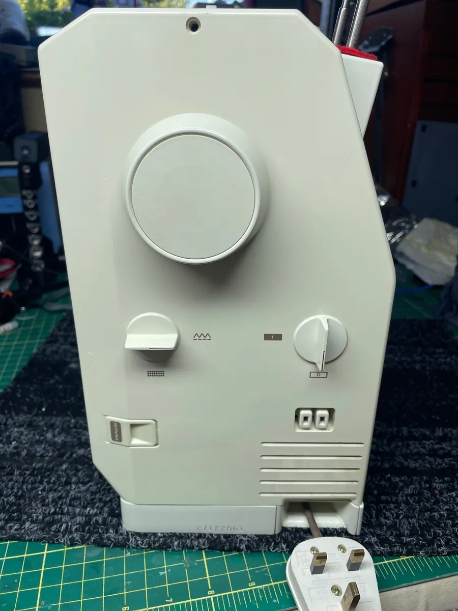 BERNINA 1230 Sewing Machine - Serviced/Like New - Image 4