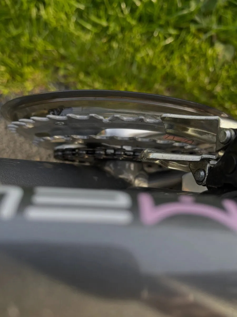 24" Girls Alloy Mountain Bike, like new condition - Image 3