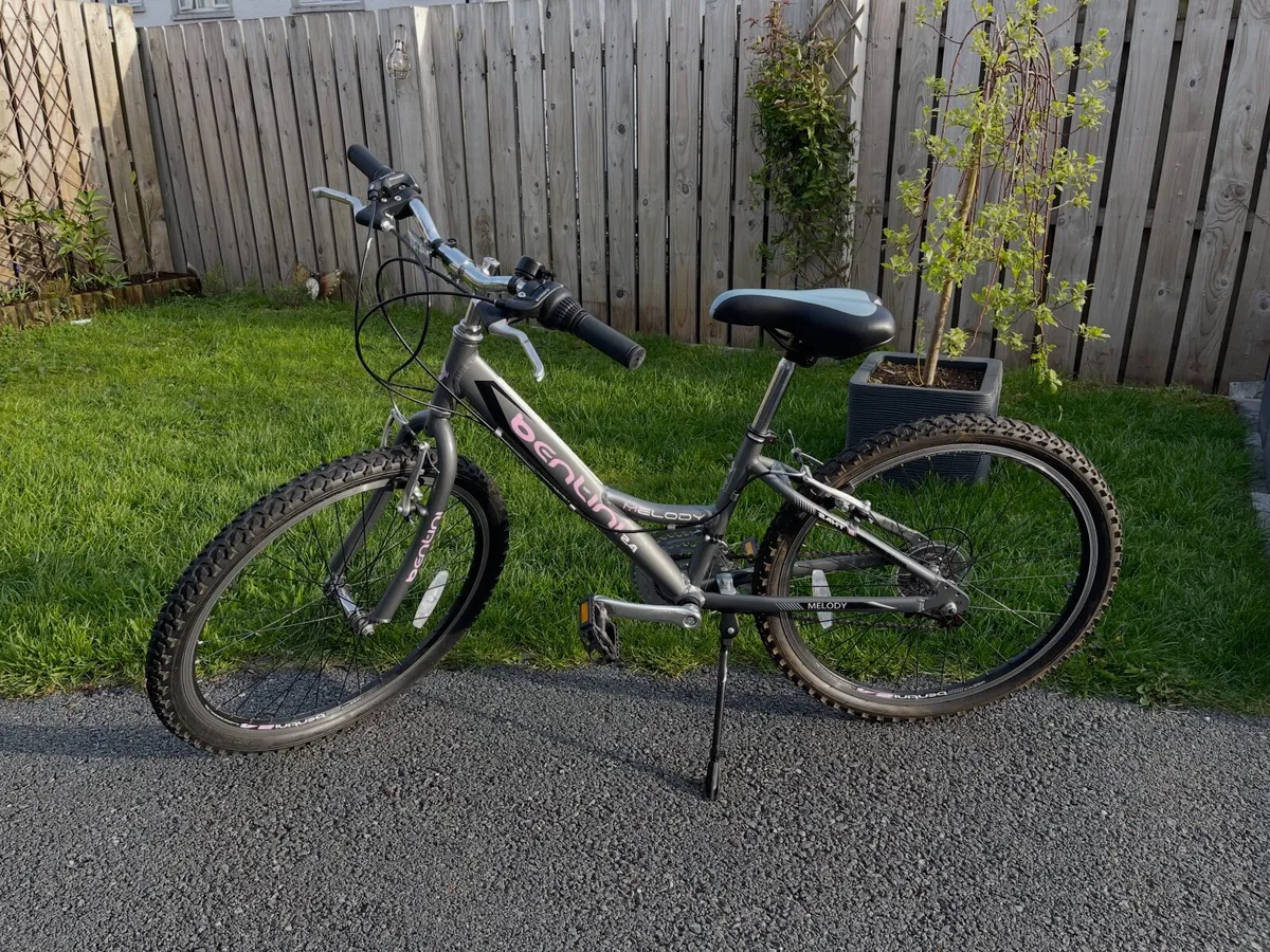 24" Girls Alloy Mountain Bike, like new condition - Image 1