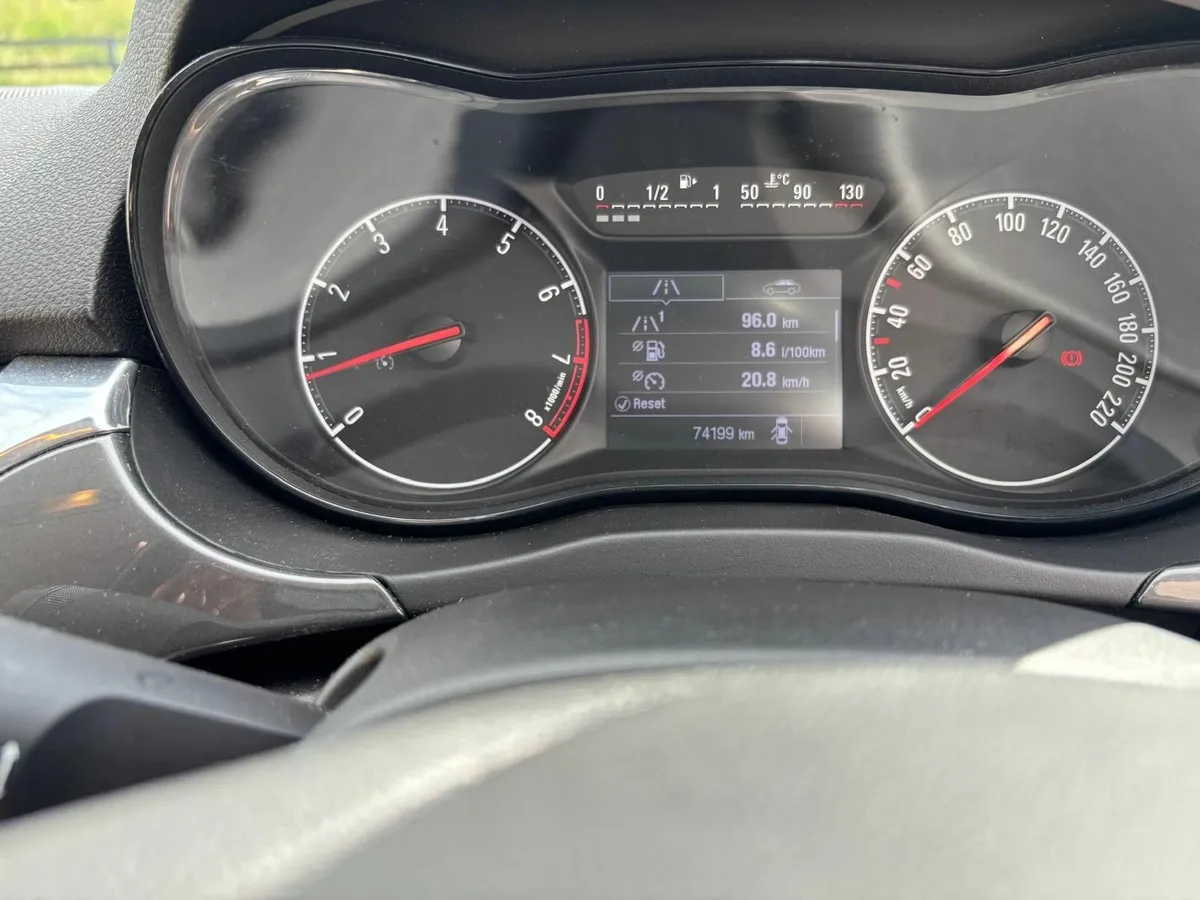 Opel Corsa 2015 - Image 2