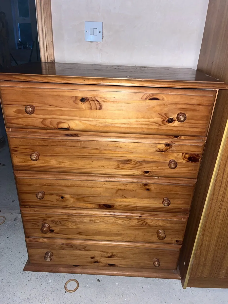 Chest of drawers