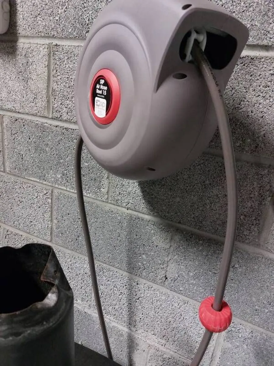 Air Hose Reel - Image 1