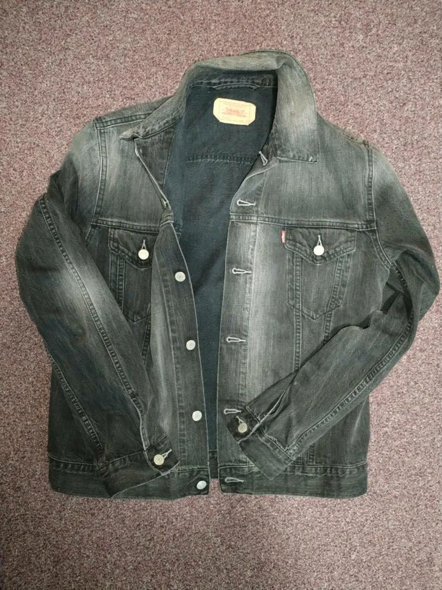 Levi's trucker jacket size L - Image 1