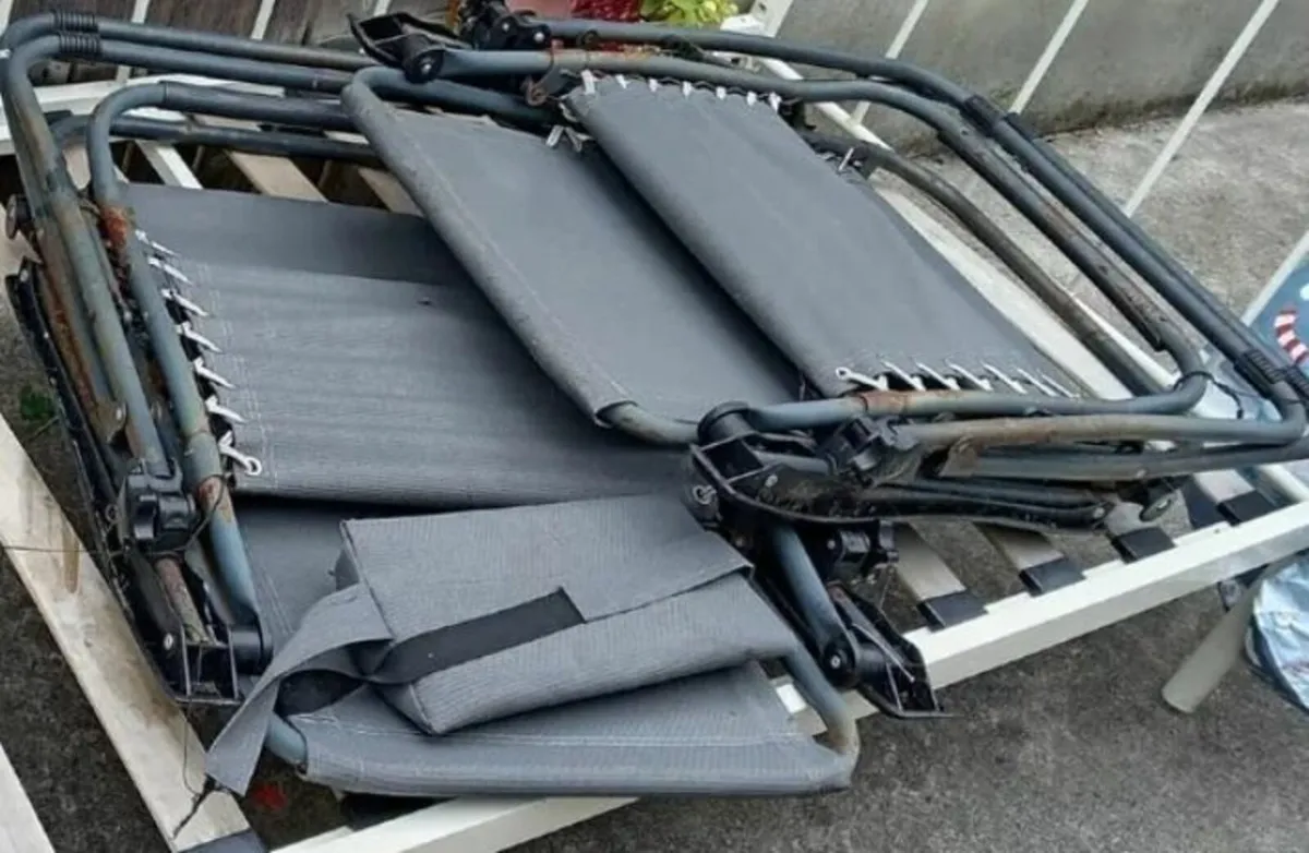 Sun lounger chairs