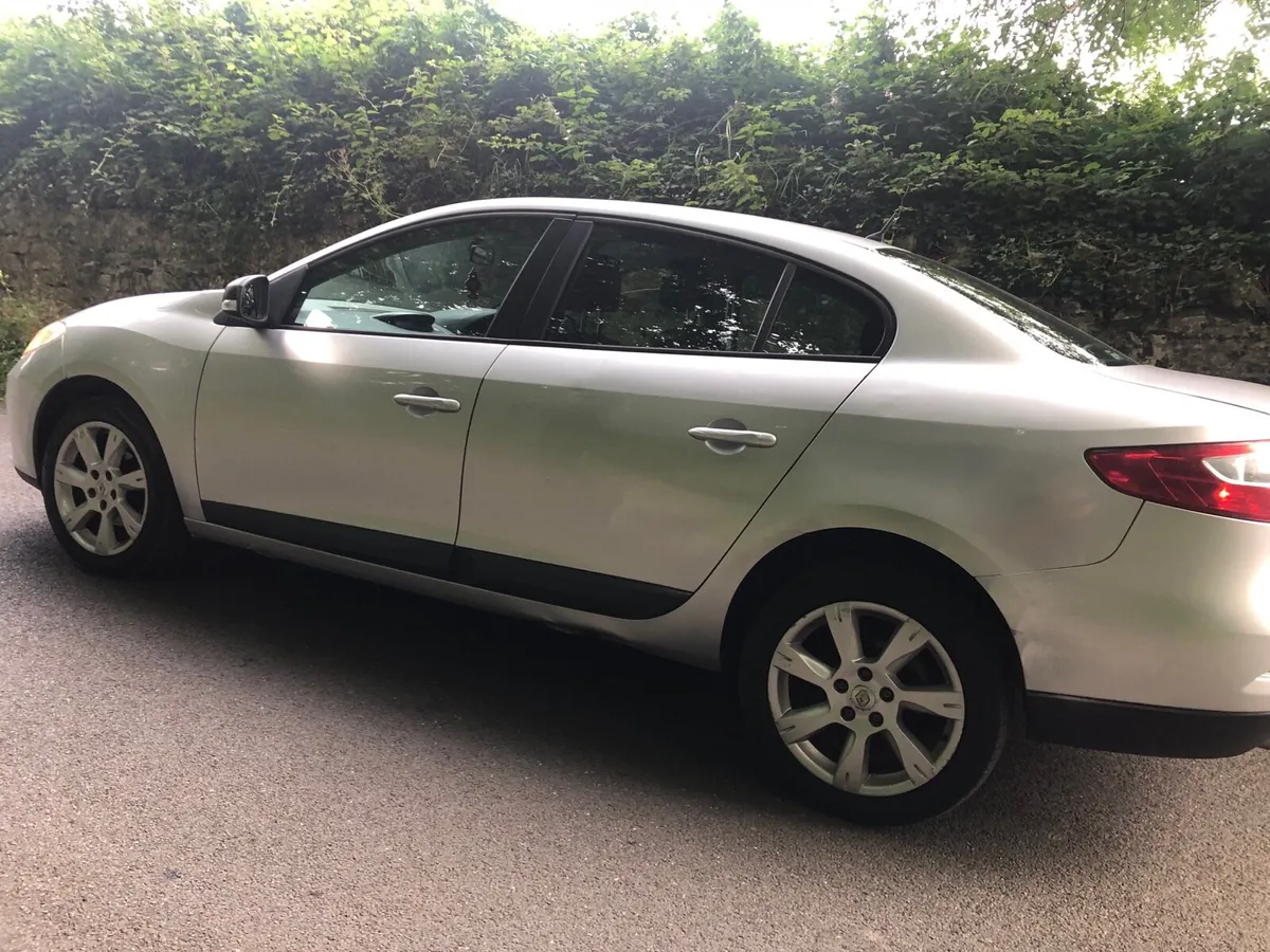 RENAULT FLUENCE NCT AMD TAX NICR CAR 🚘 - Image 3