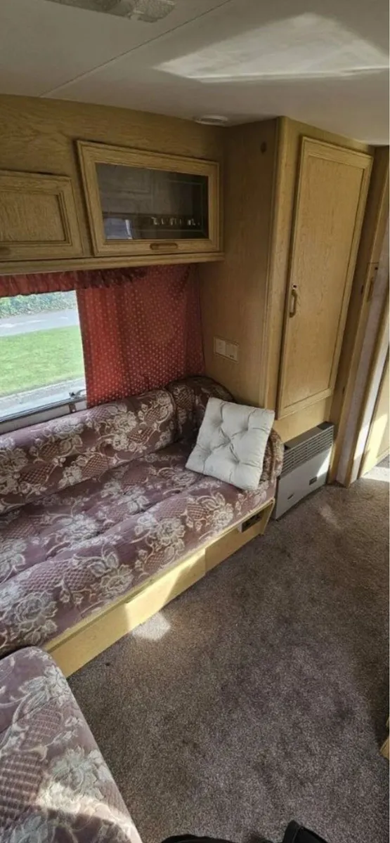 Touring caravan - Image 4