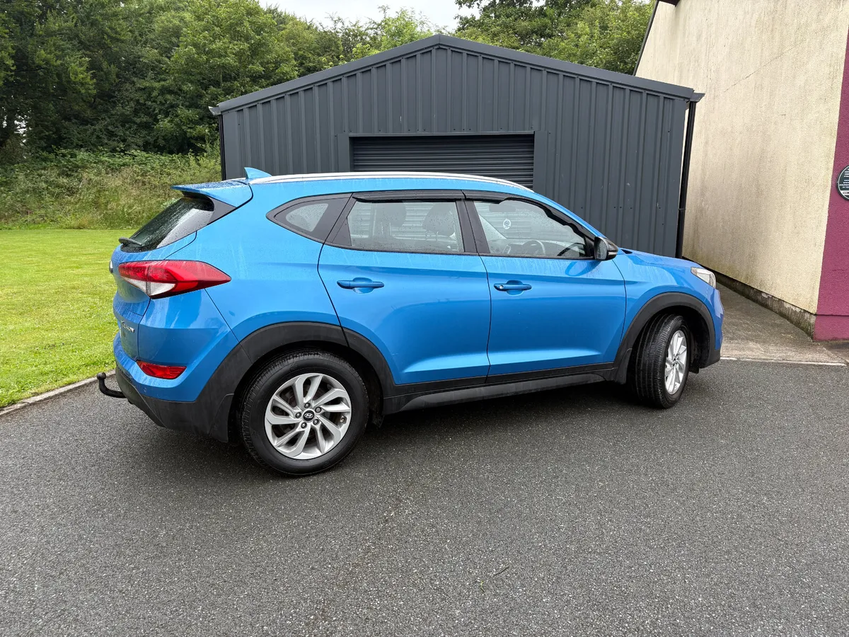 Hyundai Tucson 1.7 SE 7 Seater - Image 4
