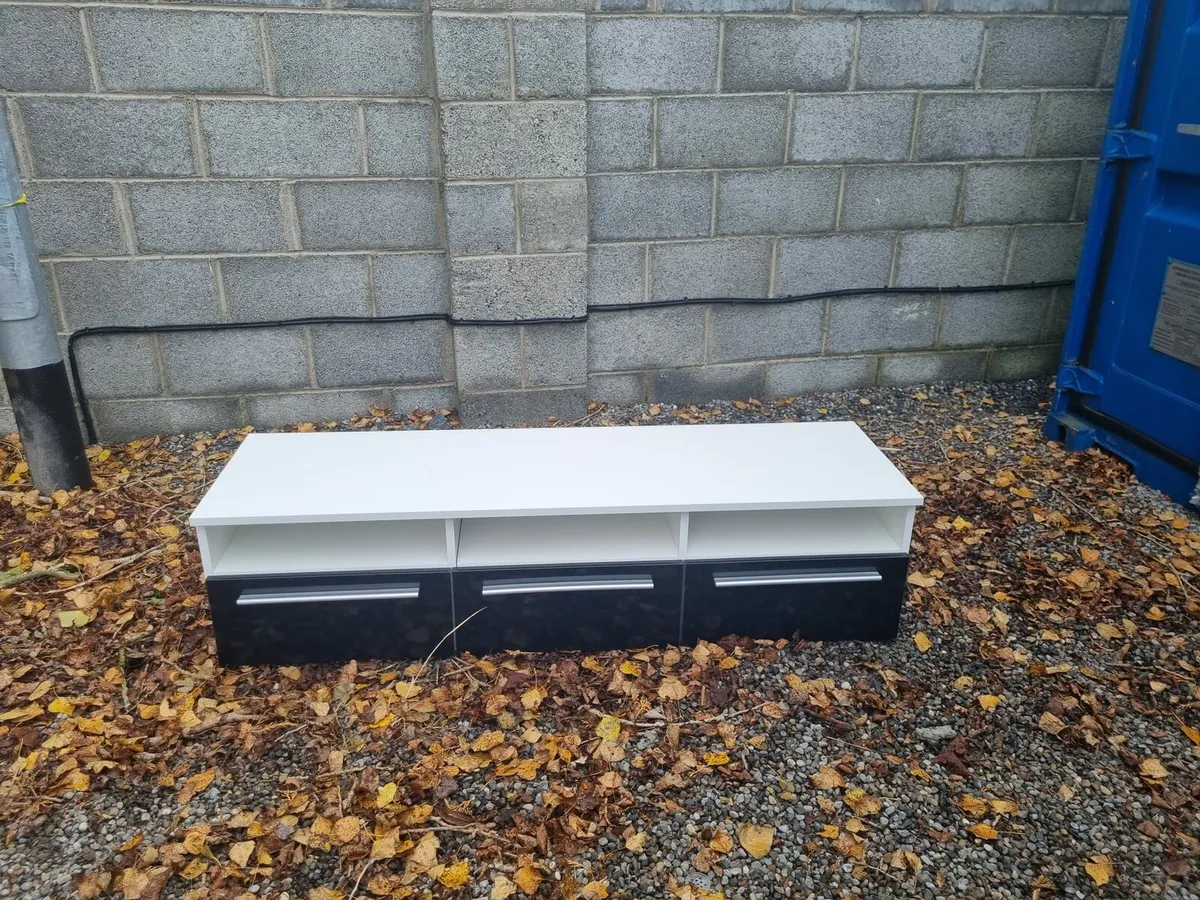 Tv unit