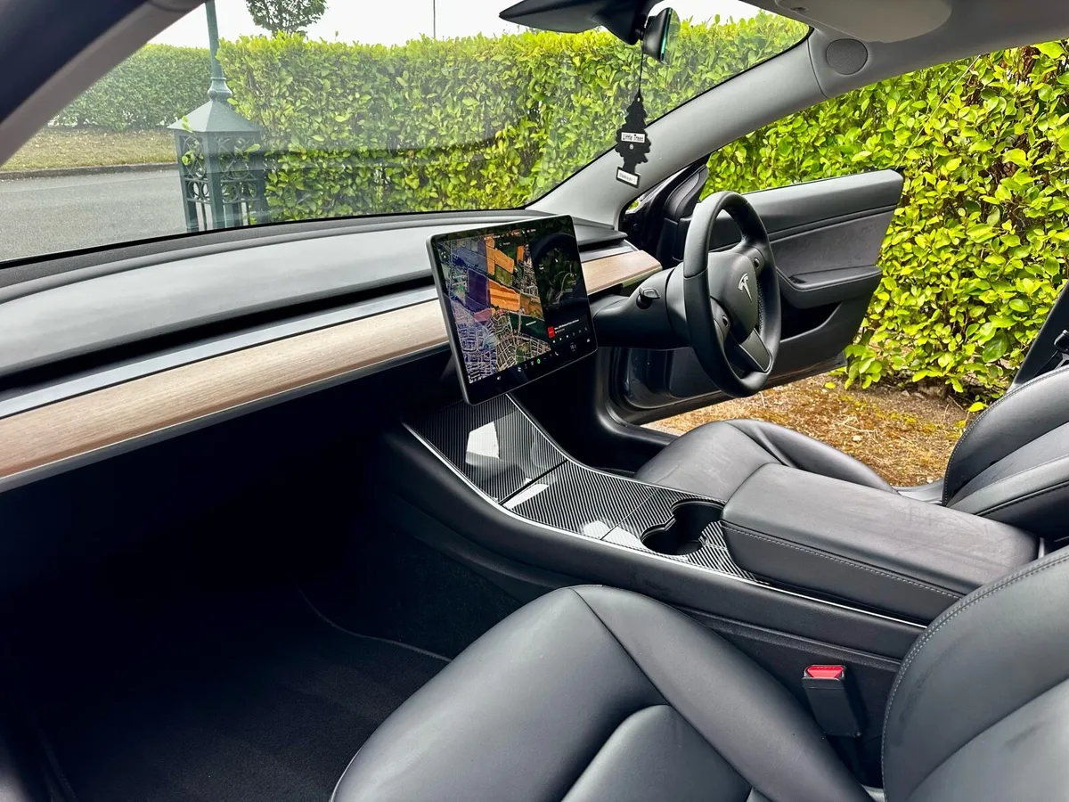 Tesla Model 3 Performance - Image 2