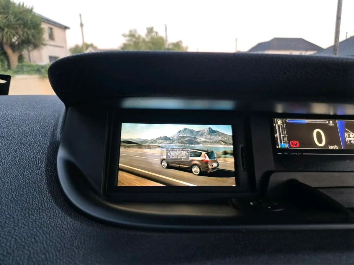 2012 Renault Grand Scenic Dynamique TomTom - Image 3