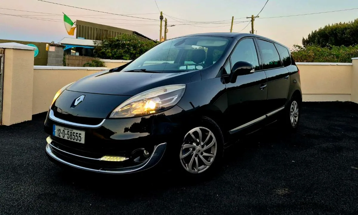 2012 Renault Grand Scenic Dynamique TomTom - Image 2