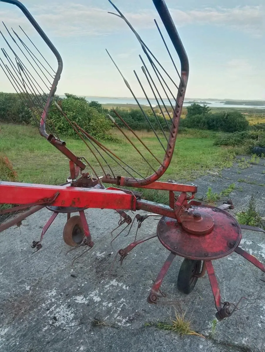 Hay turner Lely Lotus 300 - Image 1