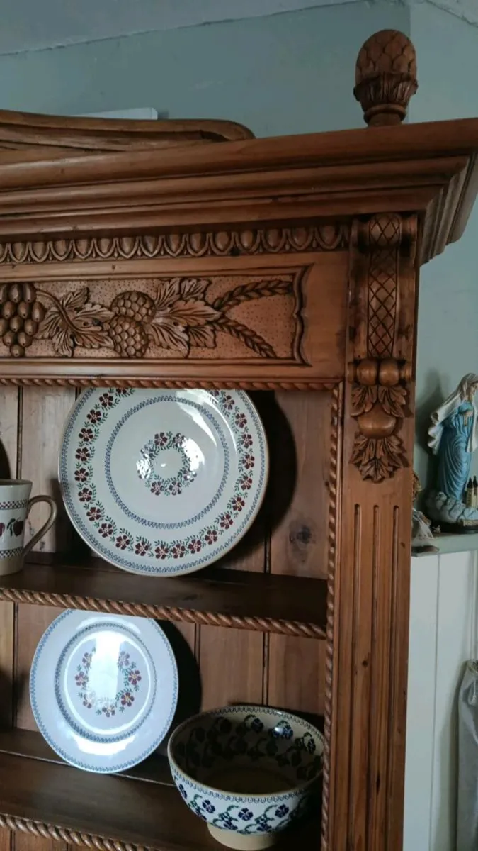 Solid kitchen dresser delivery arranged - Image 3