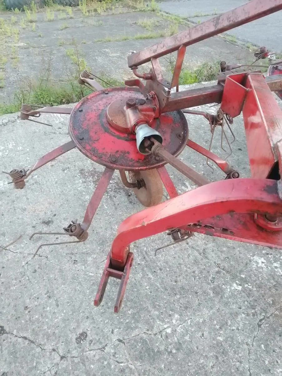 Hay turner Lely Lotus 300 - Image 4