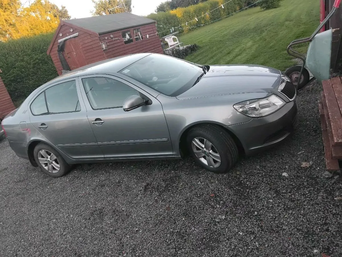 I am seling skoda octavia 1.6 Diesel 2011 - Image 1