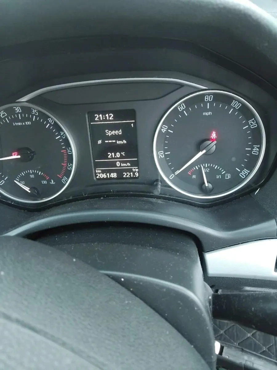 I am seling skoda octavia 1.6 Diesel 2011 - Image 2