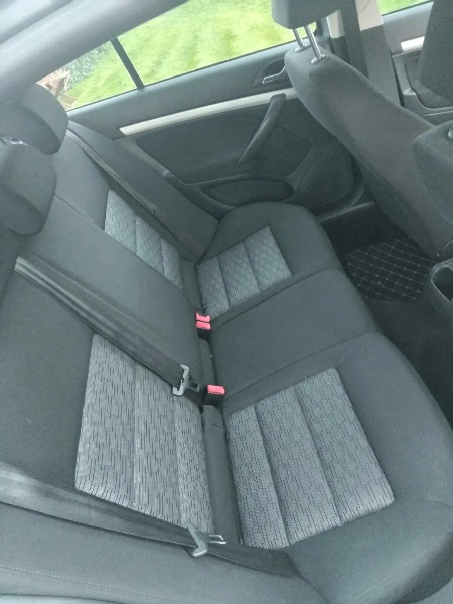 I am seling skoda octavia 1.6 Diesel 2011 - Image 3