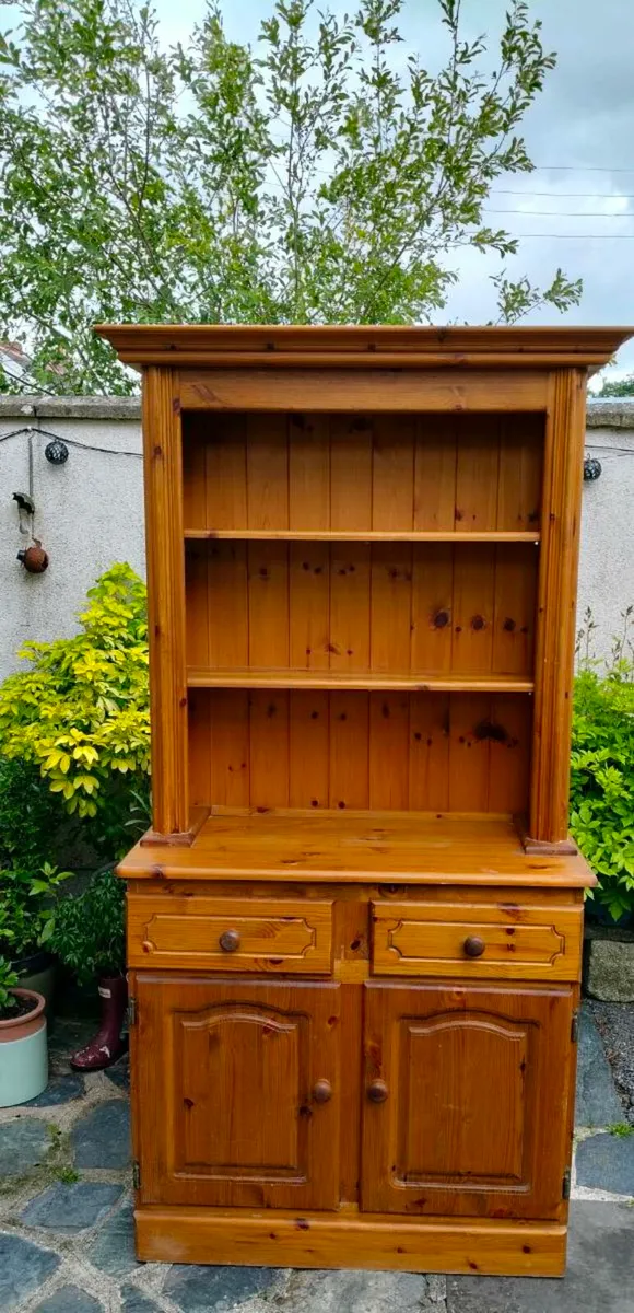 Pine kitchen dresser, lovely piece. Could do with - Image 2