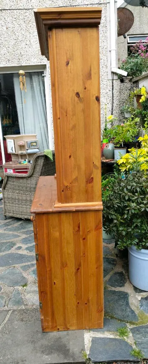 Pine kitchen dresser, lovely piece. Could do with - Image 3